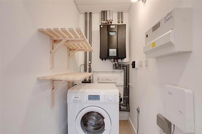 1 Bedroom Flat To Rent In Great Eastern Road Stratford, E15