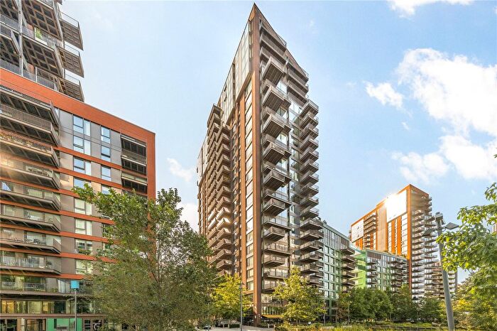 3 Bedroom Flat For Sale In Legacy Building, Viaduct Gardens, London, SW11
