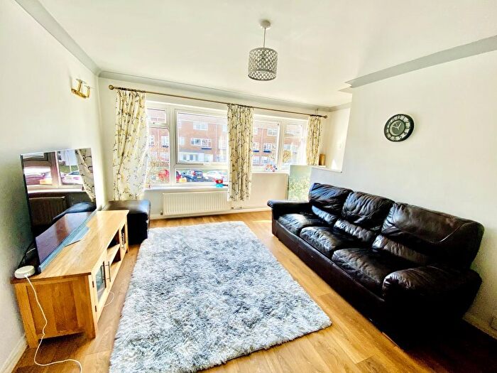 2 Bedroom Maisonette To Rent In Cadogan Court, Sutton, SM2