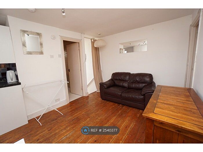 2 Bedroom Flat To Rent In Essex Road, London, N1