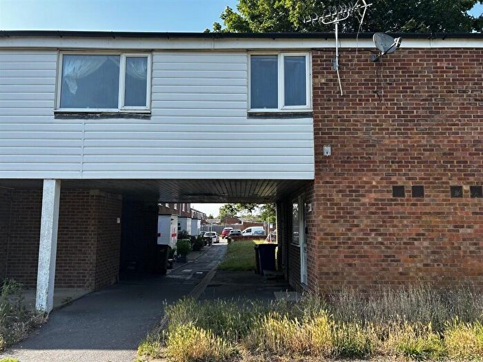 2 Bedroom Flat For Sale In Ullswater, Bracknell, RG12