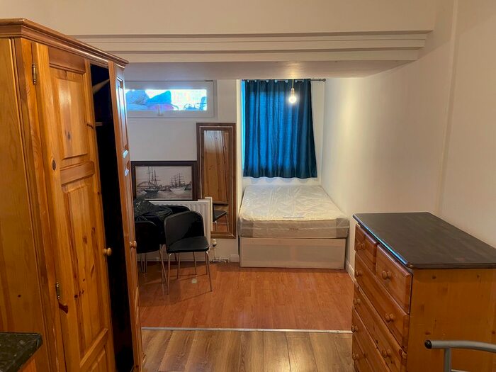 Studio To Rent In Langtry Walk, Swiss Cottage, NW8