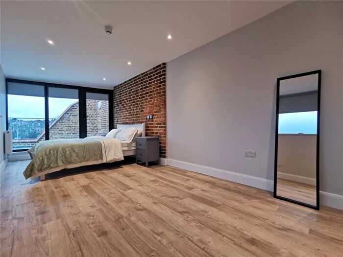 Penthouse To Rent In High Road, Willesden Green, NW10