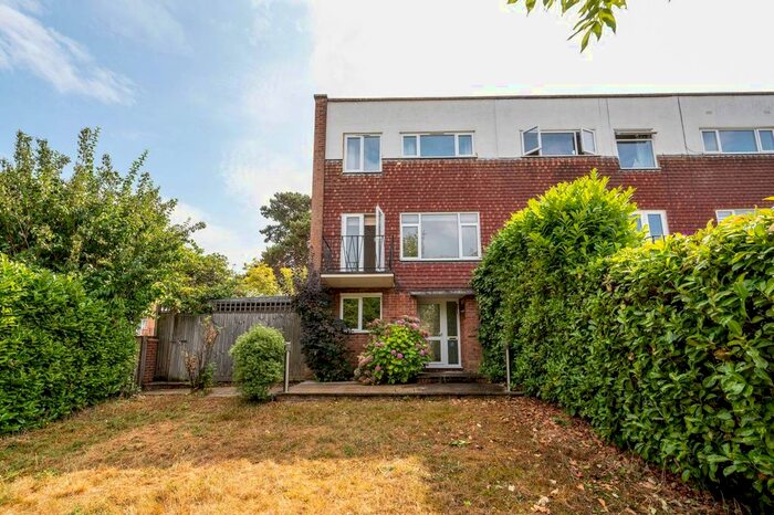 5 Bedroom End Of Terrace House To Rent In Lindfield Gardens, Guildford, GU1