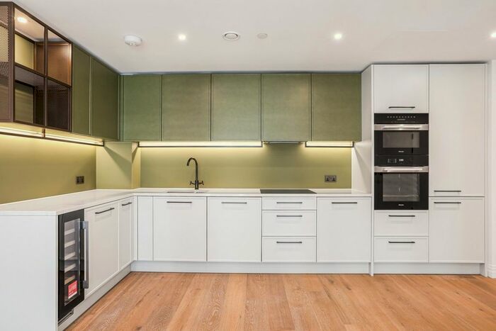 2 Bedroom Flat To Rent In Savoy House, Lockgate Road, London, London, SW6