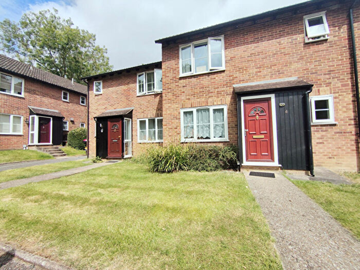 2 Bedroom Maisonette To Rent In Badgers Copse, Orpington, BR6