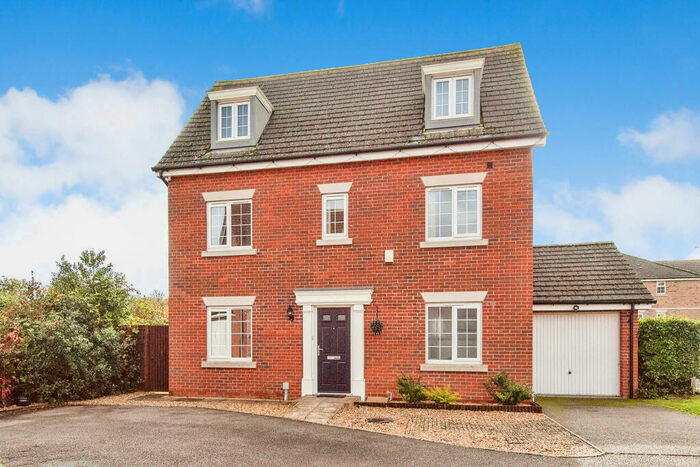 6 Bedroom Detached House For Sale In Bilberry Close, Red Lodge, Bury St. Edmunds, IP28