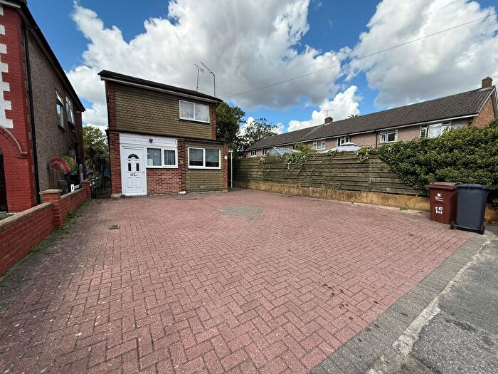 4 Bedroom Detached House To Rent In Tenby Close, Chadwell Heath, Romford, RM6