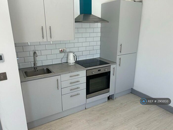 2 Bedroom Flat To Rent In Central Road, Stanford-Le-Hope, SS17