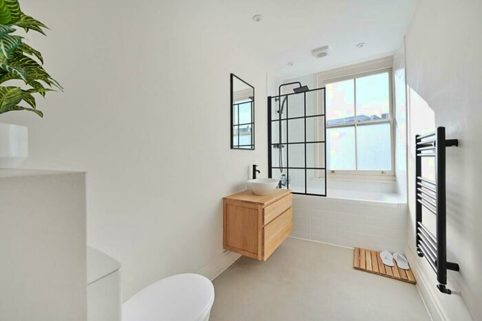 2 Bedroom Flat To Rent In Kenworthy Road, Hackney, London, E9