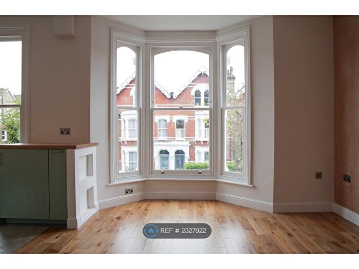 2 Bedroom Flat To Rent In Cornwall Road, London, N4