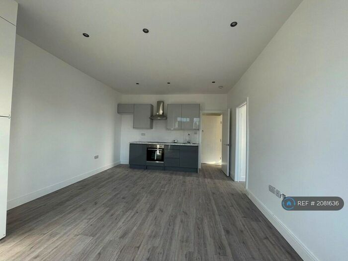 2 Bedroom Flat To Rent In Regents Park Road, London, N3