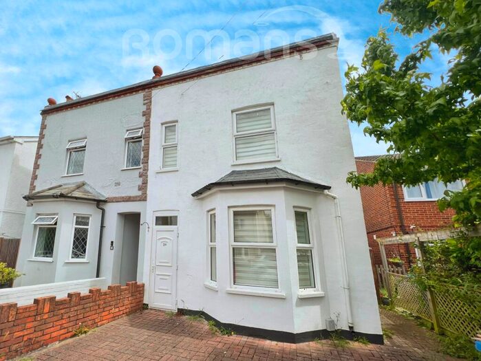 3 Bedroom Semi-Detached House To Rent In Somerset Road, Farnborough, GU14