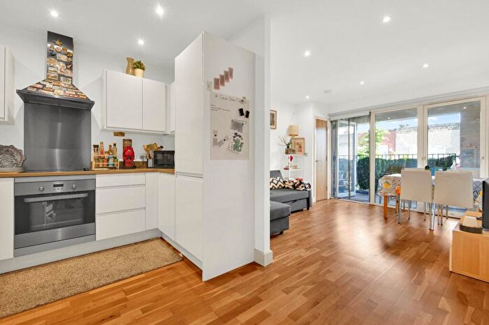 1 Bedroom Apartment For Sale In Tyas Road, London, E16