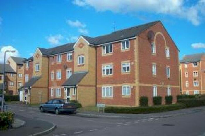 1 Bedroom Flat To Rent In Burket Close, Southall UB2