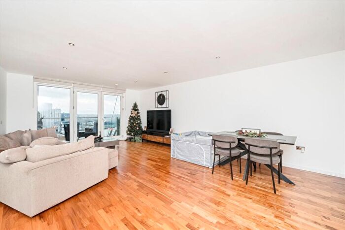 2 Bedroom Flat For Sale In Fairmont Avenue, Canary Wharf, E14