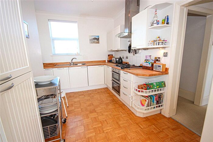 2 Bedroom Flat For Sale In East Walk, Seaton, Devon, EX12