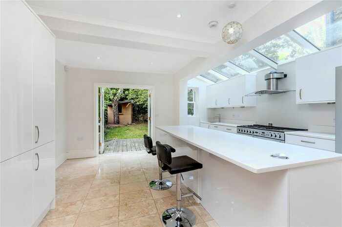 4 Bedroom End Of Terrace House To Rent In Jocelyn Road, Richmond, Surrey, TW9