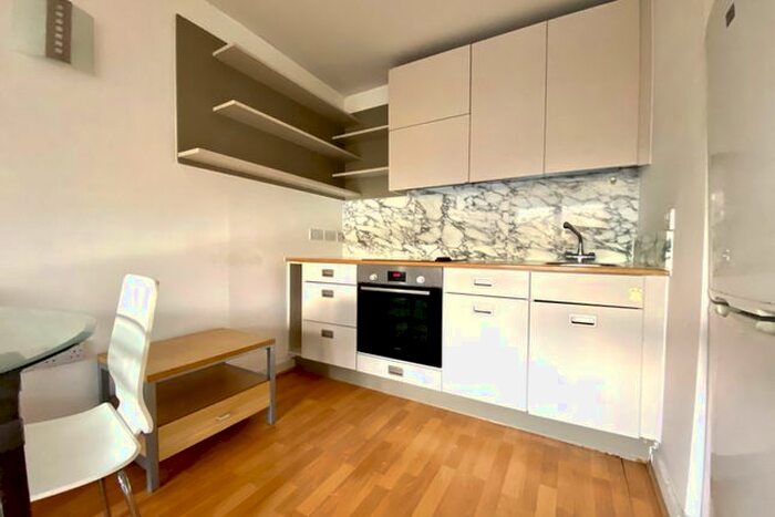 2 Bedroom Flat To Rent In Deals Gateway, London, SE13
