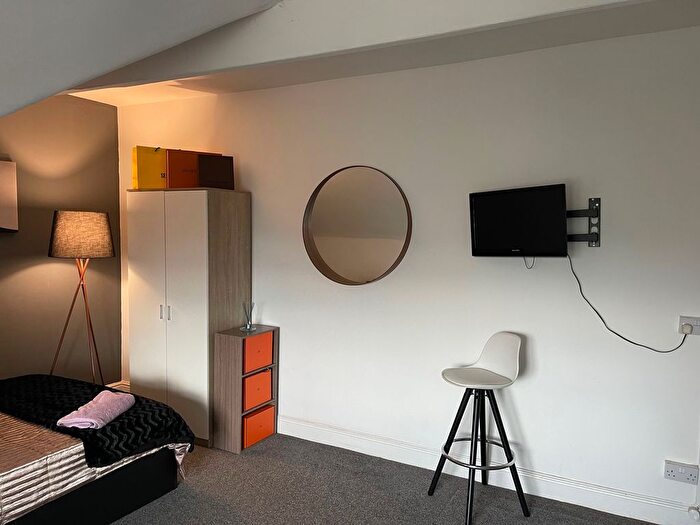 Studio To Rent In Austhorpe Road, Crossgates, LS15