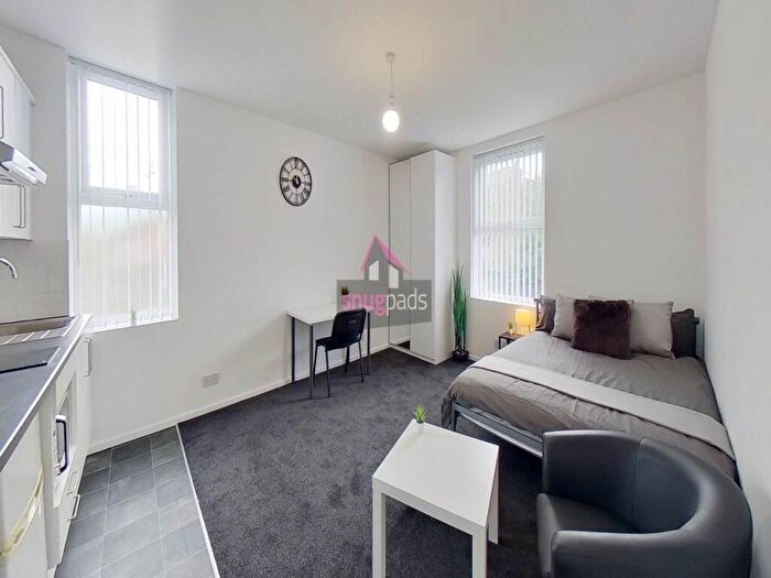 Studio To Rent In Bedsit Room Gildabrook Road, Salford, Manchester, M30