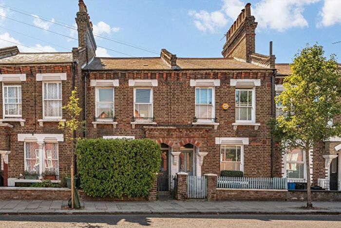 2 Bedroom Property To Rent In Kilburn Lane, North Kensington, W10