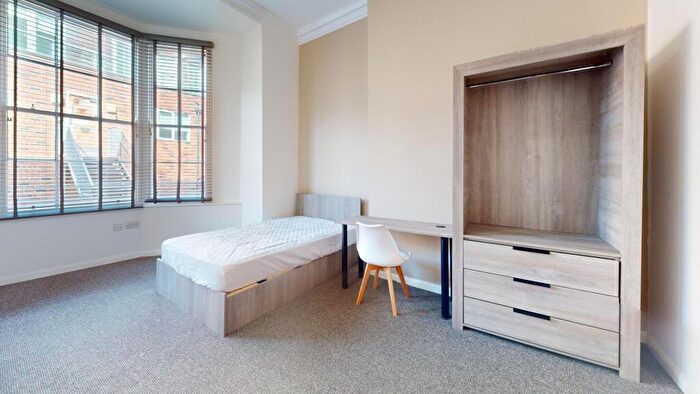 5 Bedroom House To Rent In Blenheim Terrace, Leeds, LS2