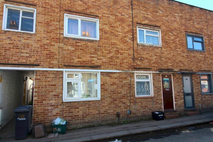 2 Bedroom Property To Rent In Park Lane, Cheshunt, Waltham Cross, EN8