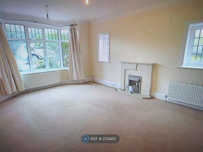 3 Bedroom Flat To Rent In Boscombe Spa, Bournemouth, BH5