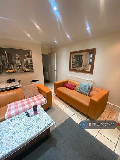 2 Bedroom Flat To Rent In North Road, Cardiff, CF14