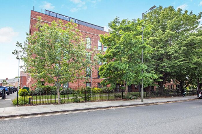 1 Bedroom Flat For Sale In Oakleigh Road North, London, N20