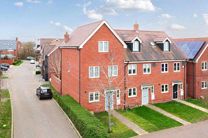 4 Bedroom End Of Terrace House For Sale In Collington Road, Aylesbury, Buckinghamshire, HP18