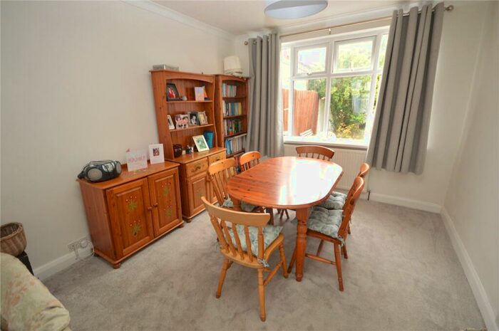 3 Bedroom Terraced House For Sale In Runfold Avenue, Luton, Bedfordshire, LU3