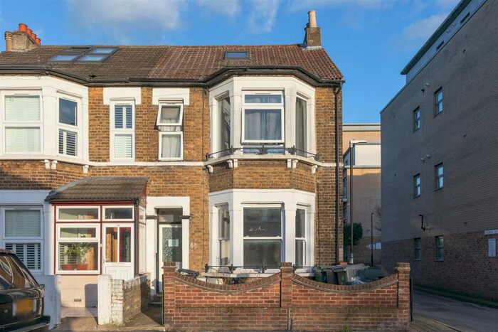 1 Bedroom Apartment To Rent In Erskine Road, Walthamstow, E17