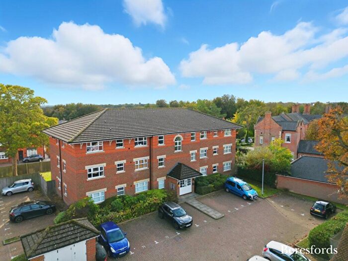 2 Bedroom Apartment For Sale In Burns Close, Billericay, CM11