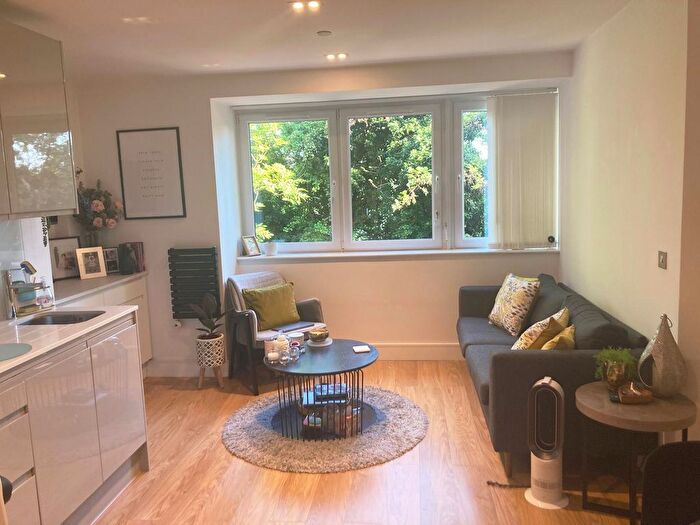 1 Bedroom Flat To Rent In Home Park Mill Link, Kings Langley, WD4