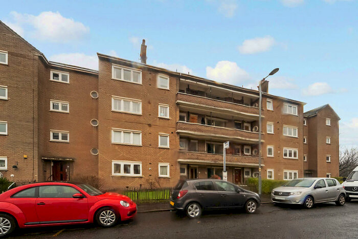 3 Bedroom Apartment To Rent In /, Thornwood Drive, Glasgow, G11