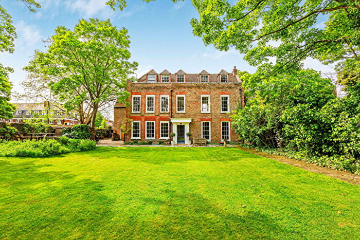 4 Bedroom Apartment For Sale In Mortlake High Street, London, SW14