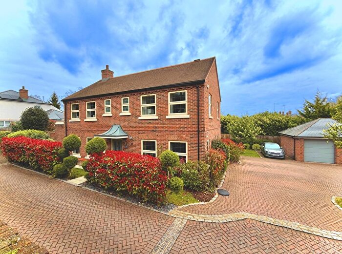 4 Bedroom Detached House For Sale In Oaklands Grove, Maidenhead, SL6