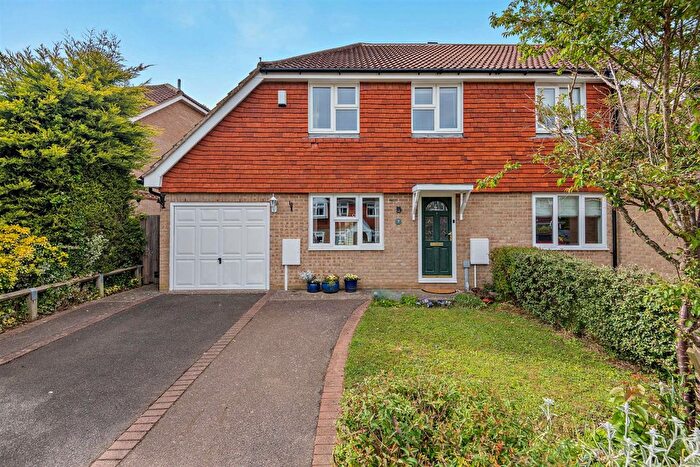 3 Bedroom Semi Detached House For Sale In Coltsfoot Drive, Weavering, Maidstone, ME14
