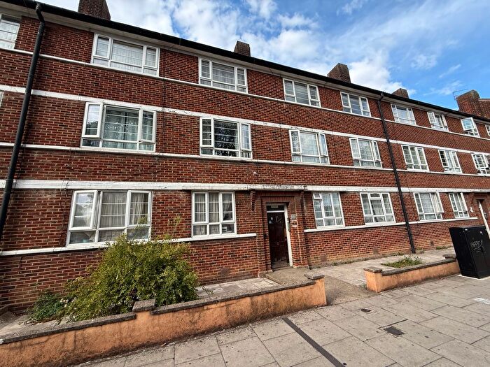 2 Bedroom Flat For Sale In Beverley Drive, Edgware, HA8