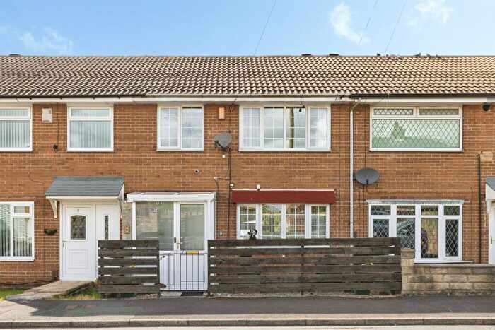 3 Bedroom Town House For Sale In Jarrom Close, Bradford, BD4