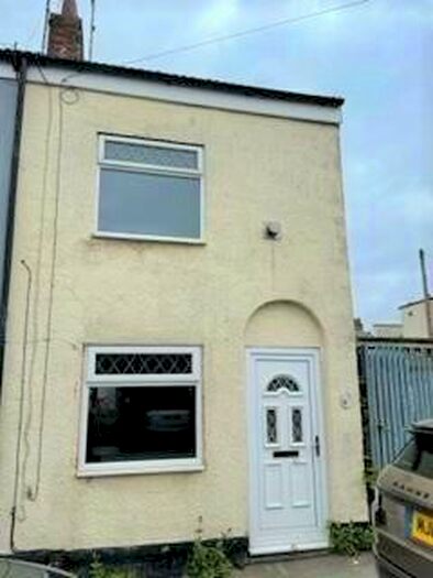 2 Bedroom End Of Terrace House To Rent In Steeple Street, Macclesfield, Cheshire, SK10
