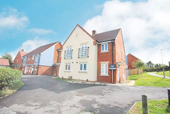 3 Bedroom Semi-Detached House For Sale In Carpenter Close, Poole, BH17