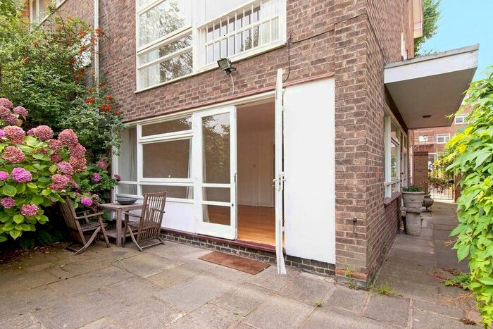 5 Bedroom Semi-Detached House To Rent In Queensmead, St. John's Wood Park, NW8