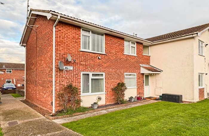 1 Bedroom Flat To Rent In Beauchamps Drive, Wickford, Essex, SS11