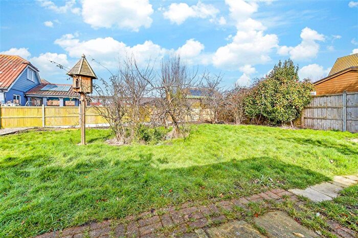 2 Bedroom Detached Bungalow For Sale In Dungeness Road, Lydd, New Romney, Kent, TN29