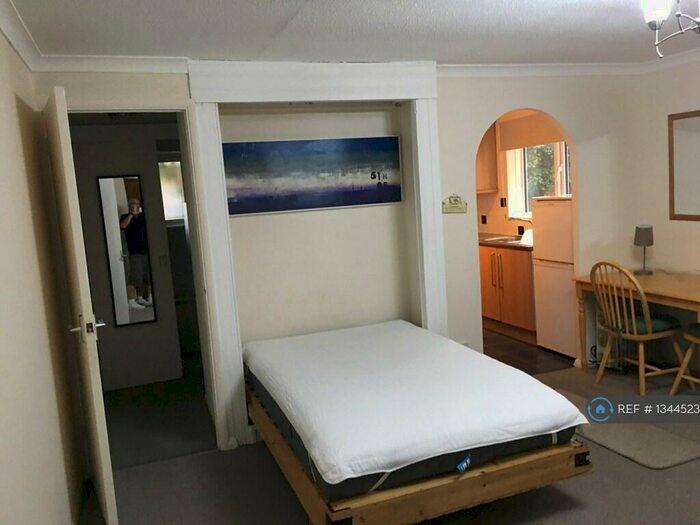Studio To Rent In Vincenzo Close, North Mymms, Hatfield, Herts, AL9