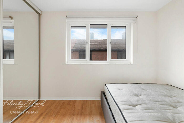 2 Bedroom Terraced House For Sale In Claire Place, London, E14