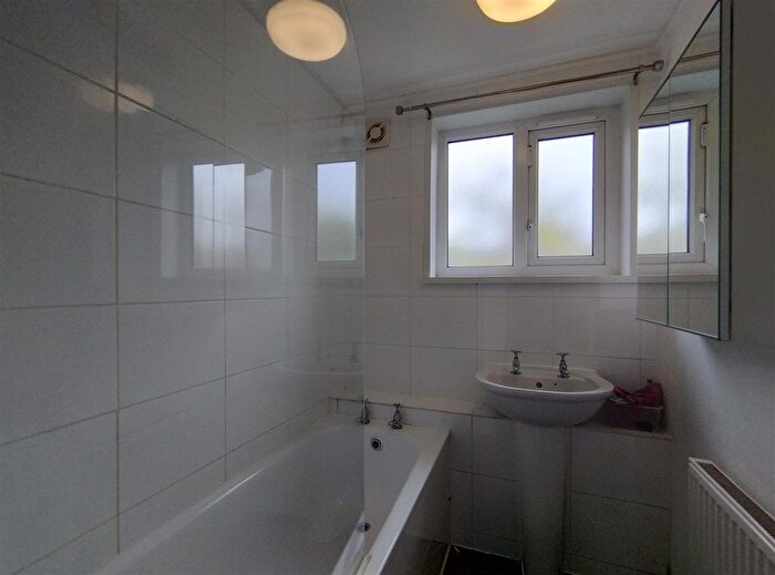 2 Bedroom Flat To Rent In Clephane Road, London, N1